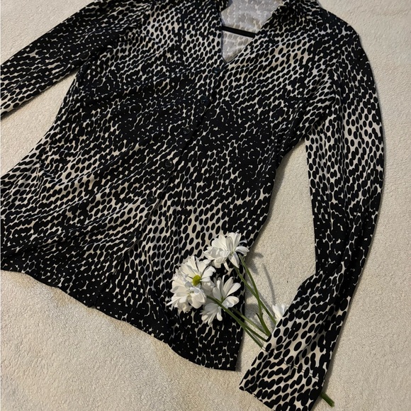 Ann Taylor blouse top women V neck black and white - Picture 4 of 4